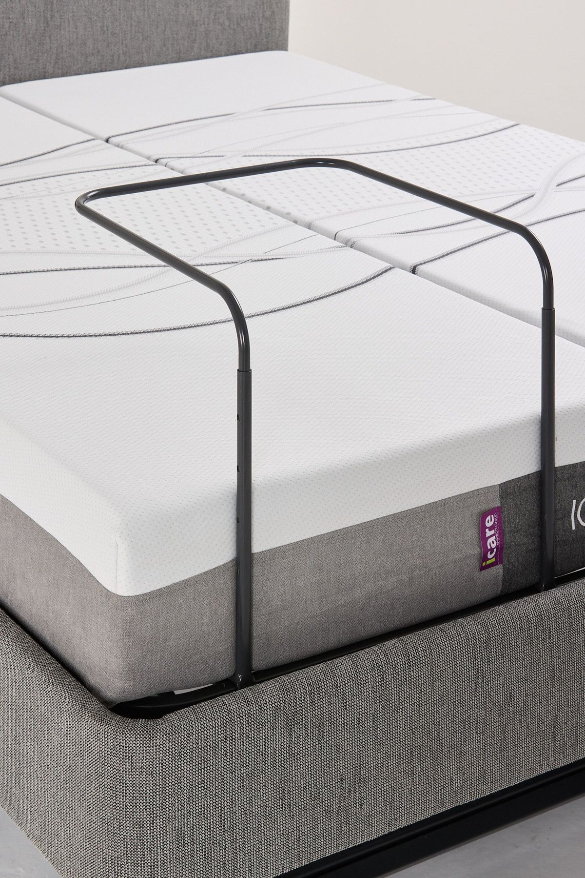 Icare blanket cradle lifting bedding away from the feet